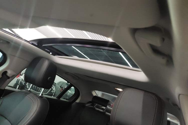 Used Jaguar XEL 2018 2.0T 200 PS Luxury Edition Headliner