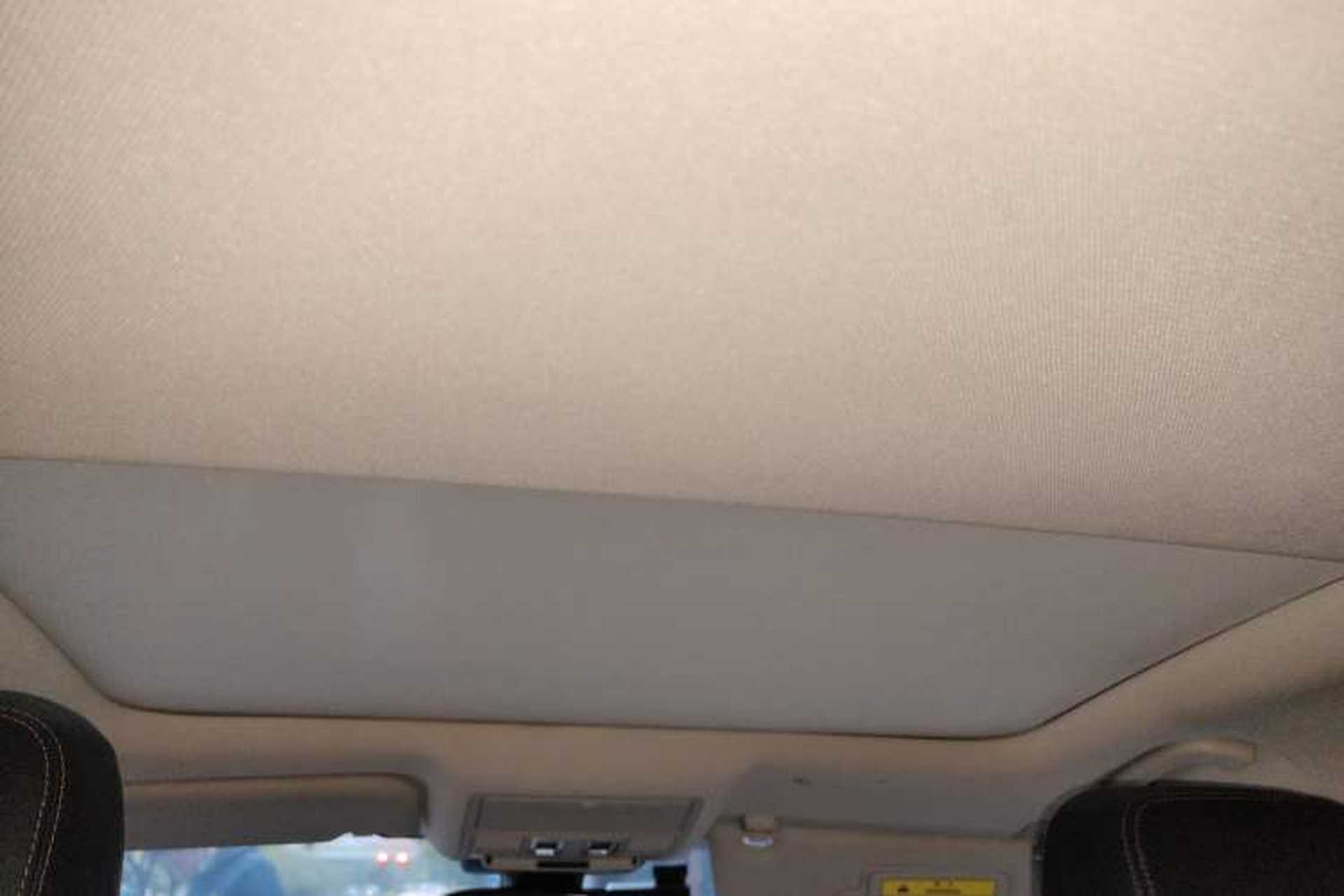 Used Jaguar XEL 2018 2.0T 200 PS LOVE Devotion Edition Headliner