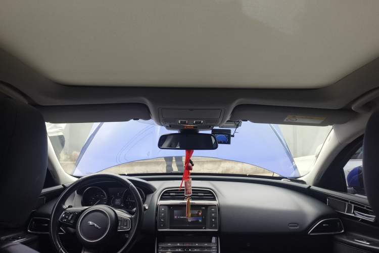 Used Jaguar XEL 2018 2.0T 200 PS Elite Edition Headliner