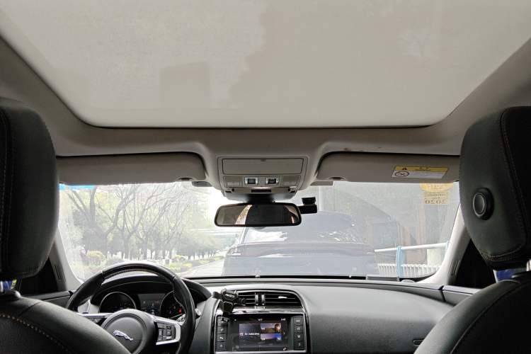 Used Jaguar XEL 2018 2.0T 200 PS Luxury Edition Headliner