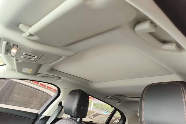 Used Jaguar XEL 2018 2.0T 200 PS Elite Edition Headliner