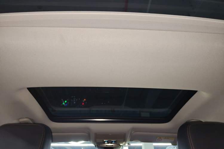 Used Jaguar XEL 2018 2.0T 200 PS Luxury Edition Headliner
