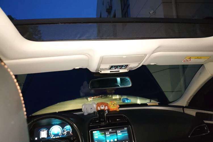 Used Jaguar XEL 2018 2.0T 200 PS Premium Edition Headliner