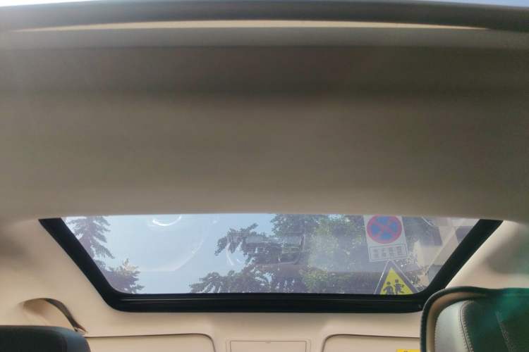 Used Jaguar XEL 2018 2.0T 200 PS Luxury Edition Headliner
