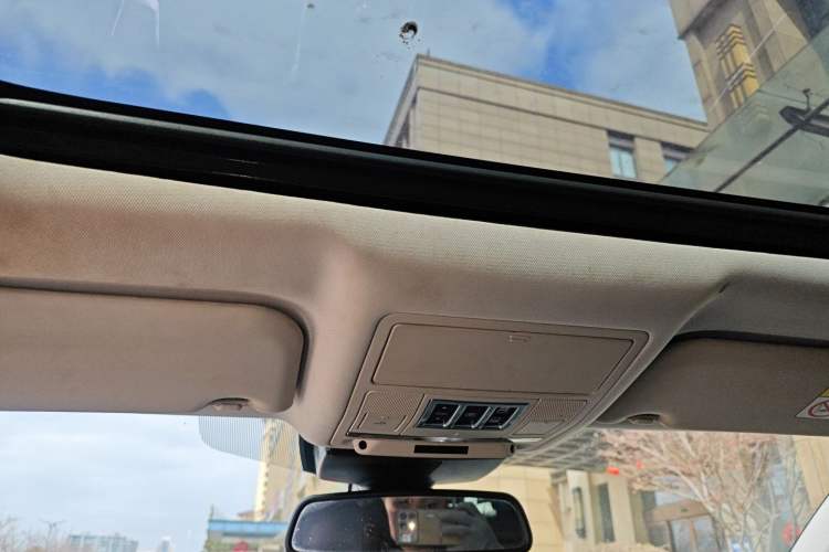 Used Jaguar XEL 2018 2.0T 200 PS Premium Edition Headliner