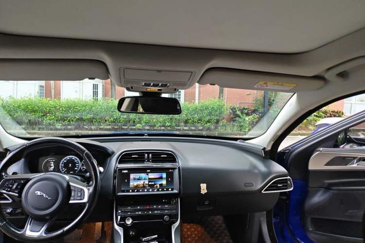 Used Jaguar XEL 2018 2.0T 250 PS Premium Edition Headliner
