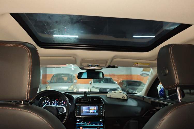 Used Jaguar XEL 2018 2.0T 200 PS Luxury Edition Headliner