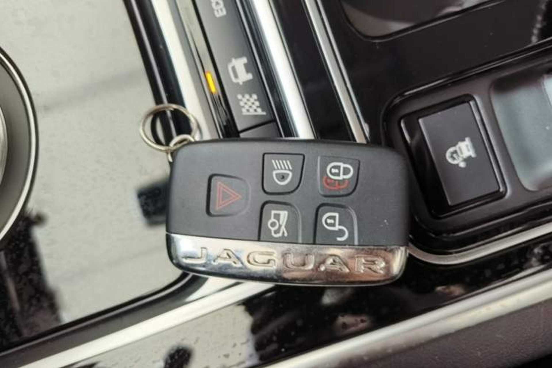 Used Jaguar XEL 2018 2.0T 200 PS Elite Edition Interior 1