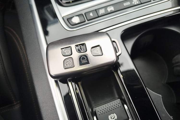 Used Jaguar XEL 2018 2.0T 250 PS Premium Edition Interior 1