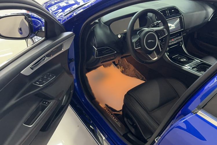 Used Jaguar XEL 2018 2.0T 200 PS Premium Edition Interior 2
