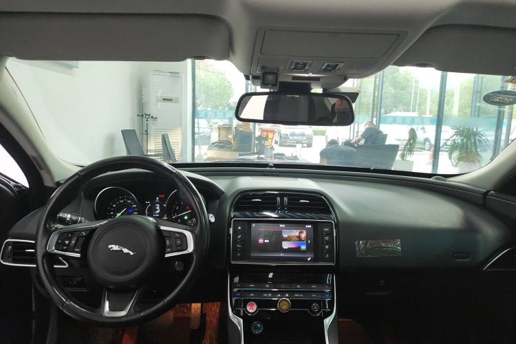 Used Jaguar XEL 2018 2.0T 200 PS Luxury Edition Interior 2