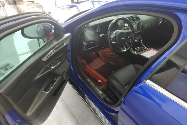 Used Jaguar XEL 2018 2.0T 200 PS Luxury Edition Interior 3