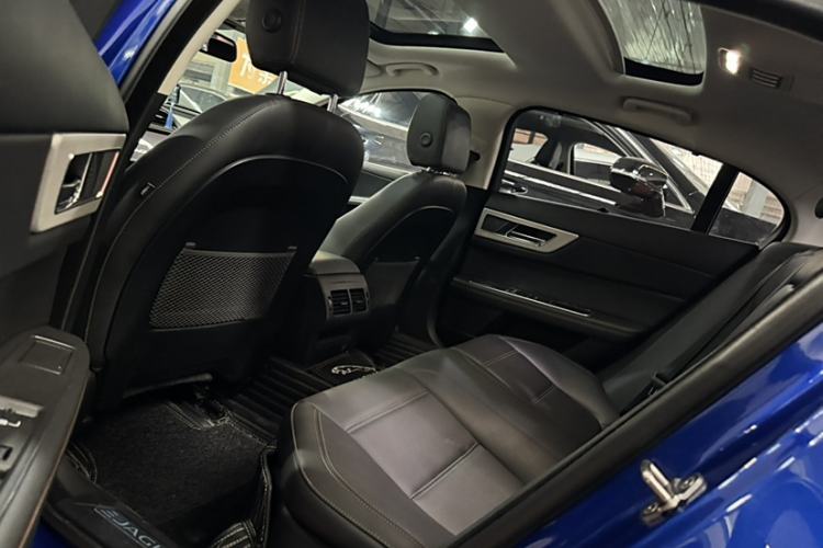 Used Jaguar XEL 2018 2.0T 200 PS Premium Edition Interior 3