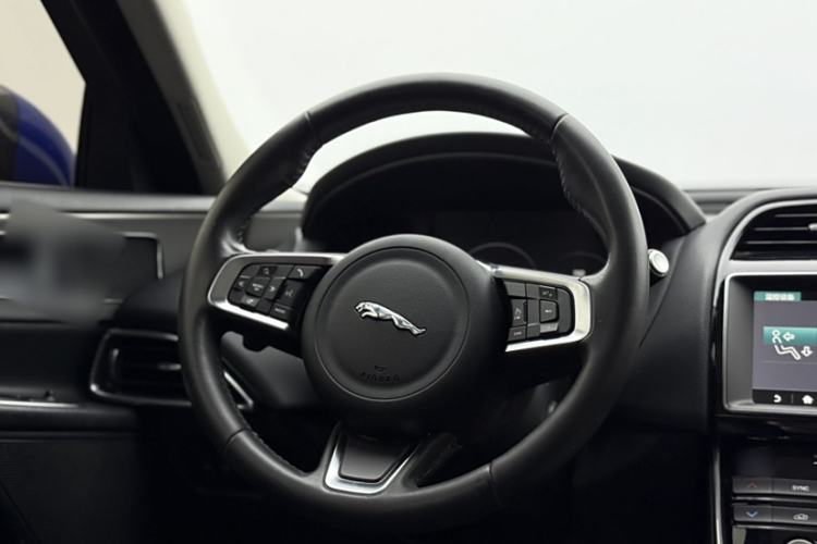 Used Jaguar XEL 2018 2.0T 200 PS First-Edition Limited Edition Interior 3