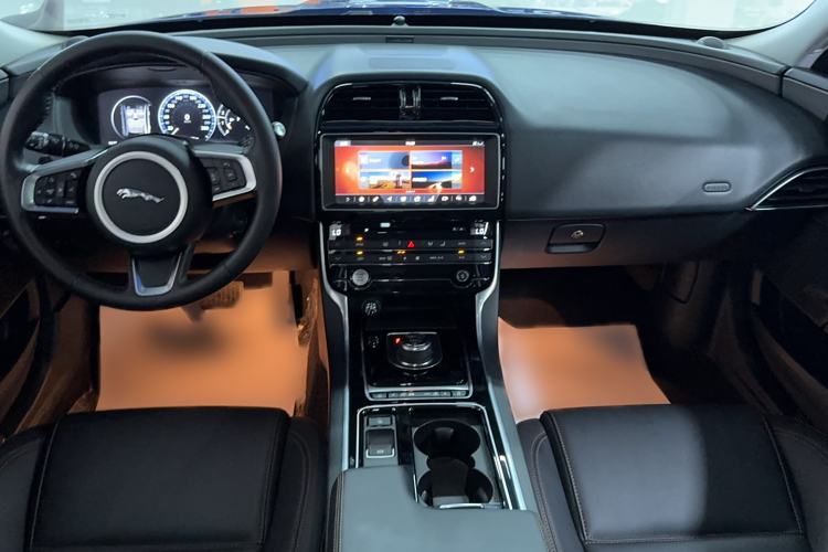 Used Jaguar XEL 2018 2.0T 200 PS Premium Edition Interior 4