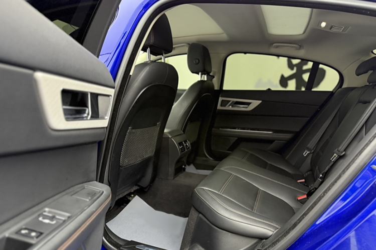 Used Jaguar XEL 2018 2.0T 200 PS First-Edition Limited Edition Interior 5