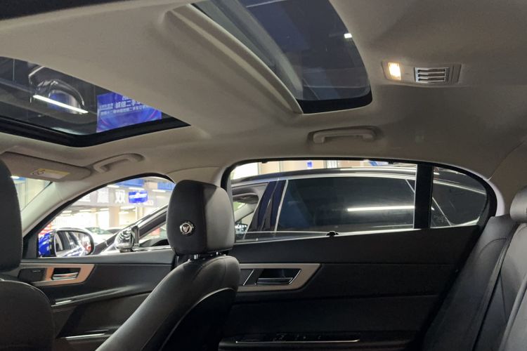 Used Jaguar XEL 2018 2.0T 200 PS Premium Edition Interior 6