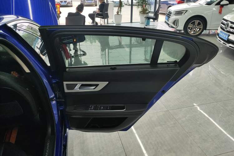 Used Jaguar XEL 2018 2.0T 200 PS Luxury Edition Interior 6