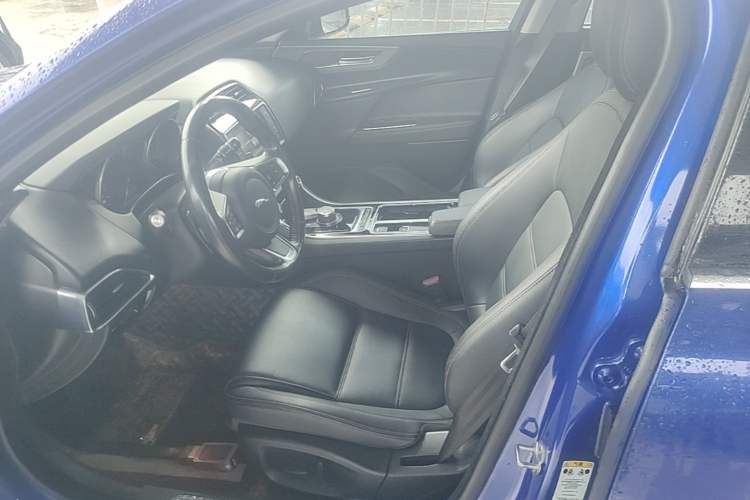 Used Jaguar XEL 2018 2.0T 200 PS Luxury Edition Left Front Seat