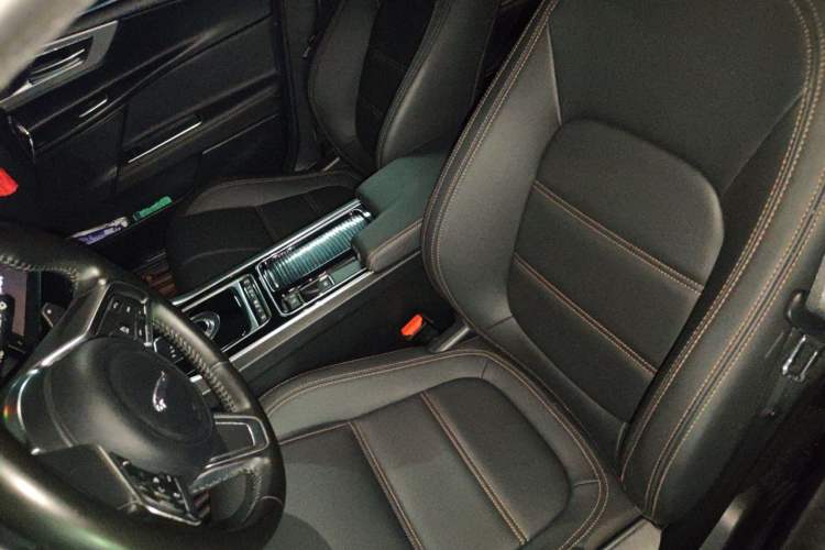Used Jaguar XEL 2018 2.0T 200 PS Luxury Edition Left Front Seat