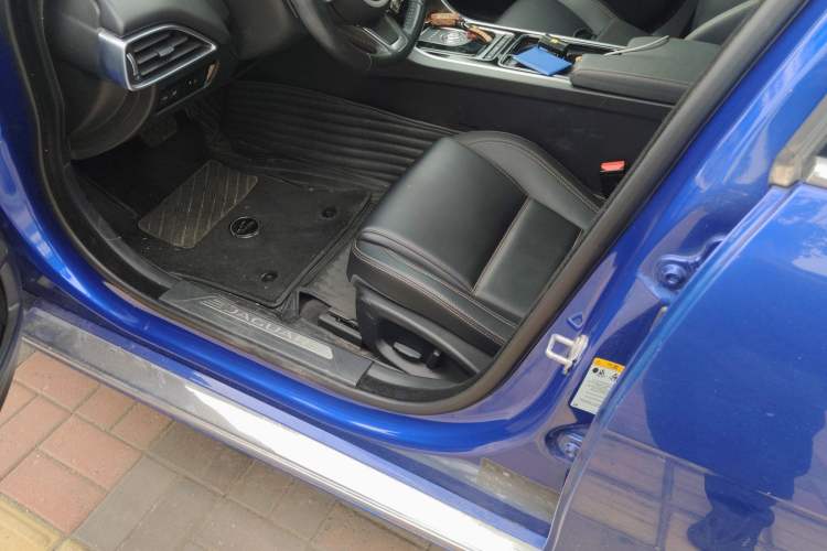 Used Jaguar XEL 2018 2.0T 200 PS Premium Edition Left Front Seat