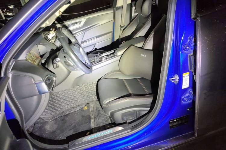 Used Jaguar XEL 2018 2.0T 200 PS Premium Edition Left Front Seat