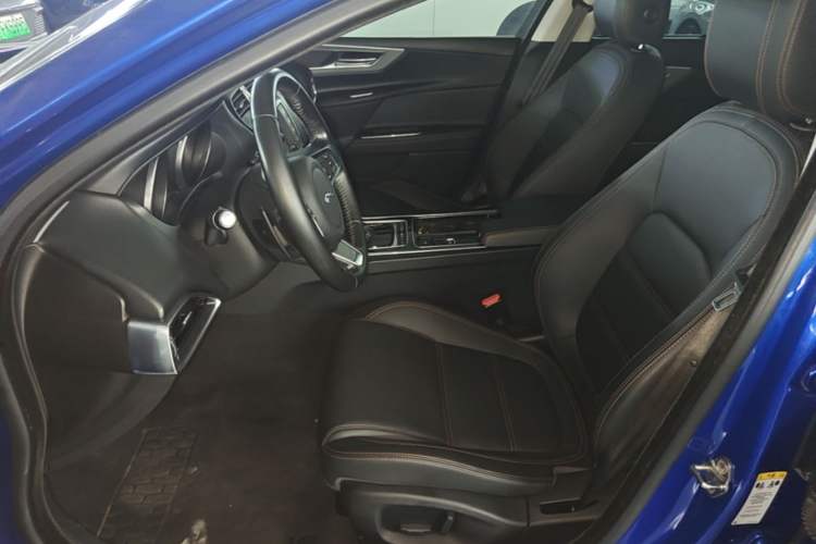 Used Jaguar XEL 2018 2.0T 200 PS Luxury Edition Left Front Seat