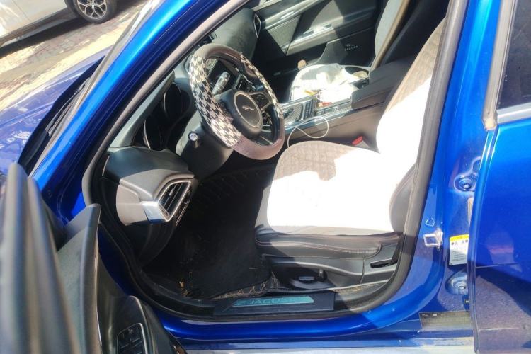 Used Jaguar XEL 2018 2.0T 200 PS Luxury Edition Left Front Seat