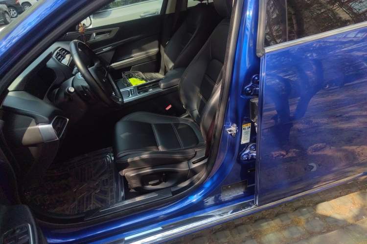 Used Jaguar XEL 2018 2.0T 200 PS First-Edition Limited Edition Left Front Seat