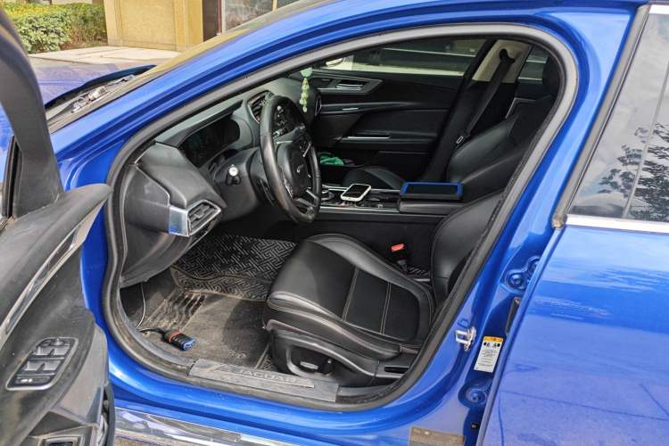 Used Jaguar XEL 2018 2.0T 200 PS Premium Edition Left Front Seat