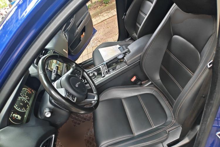 Used Jaguar XEL 2018 2.0T 250 PS Premium Edition Left Front Seat