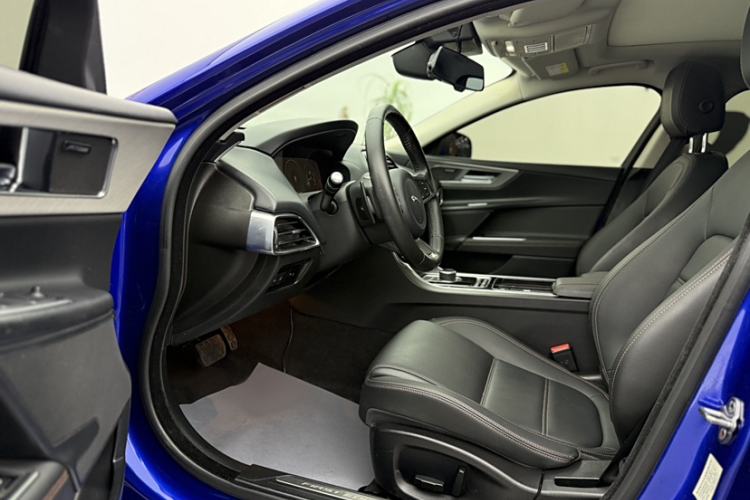 Used Jaguar XEL 2018 2.0T 200 PS First-Edition Limited Edition Left Front Seat