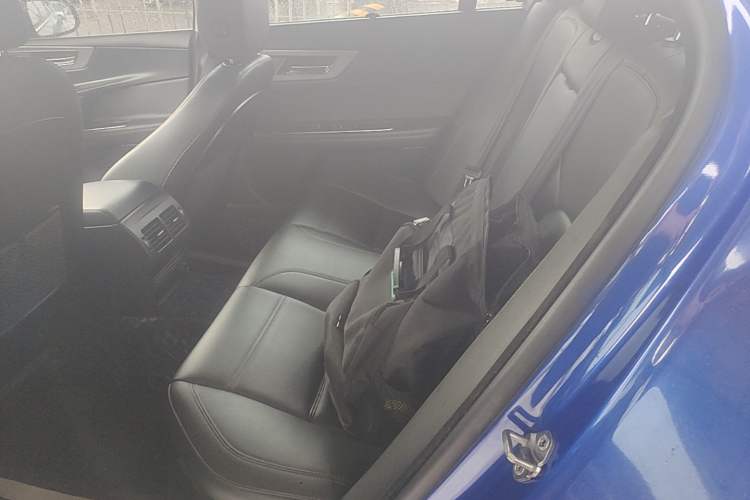 Used Jaguar XEL 2018 2.0T 200 PS Luxury Edition Left Rear Seat