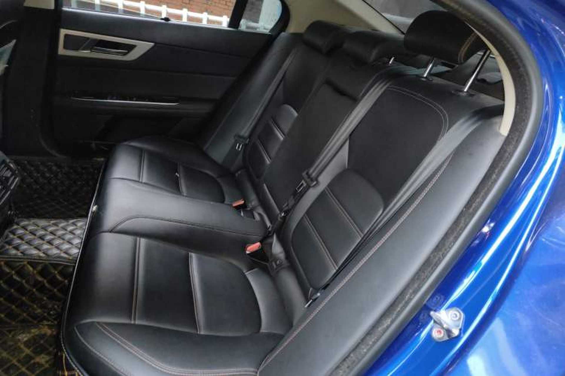 Used Jaguar XEL 2018 2.0T 200 PS LOVE Devotion Edition Left Rear Seat