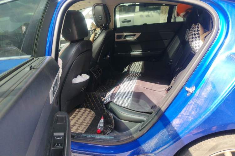 Used Jaguar XEL 2018 2.0T 200 PS Luxury Edition Left Rear Seat