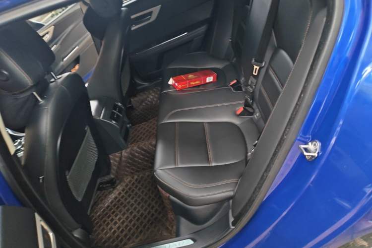 Used Jaguar XEL 2018 2.0T 250 PS Premium Edition Left Rear Seat