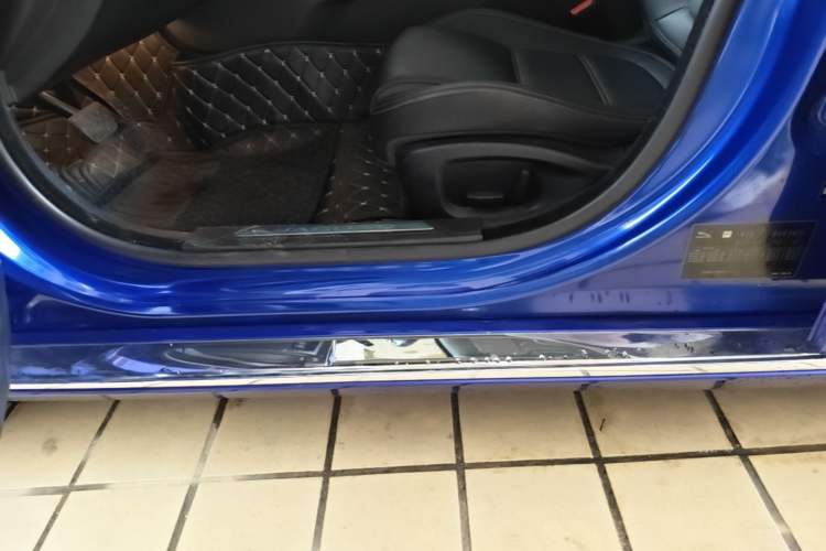 Used Jaguar XEL 2018 2.0T 200 PS Premium Edition Left Side Sill
