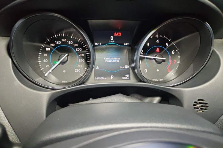 Used Jaguar XEL 2018 2.0T 200 PS Luxury Edition Odometer Close Up