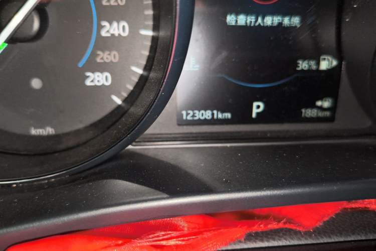 Used Jaguar XEL 2018 2.0T 200 PS Luxury Edition Odometer Close Up