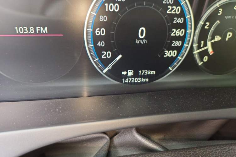 Used Jaguar XEL 2018 2.0T 200 PS Premium Edition Odometer Close Up