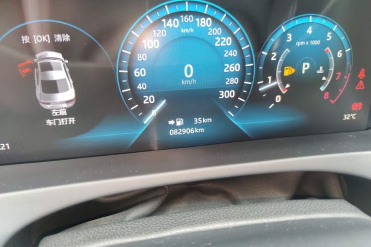 Used Jaguar XEL 2018 2.0T 200 PS Premium Edition Odometer Close Up