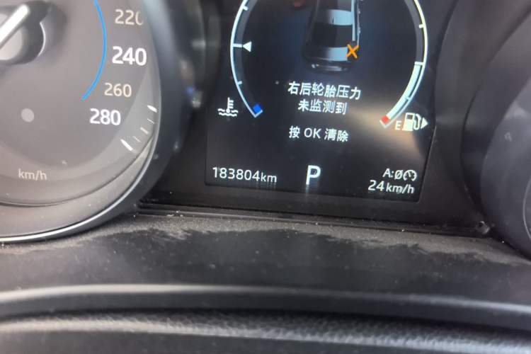Used Jaguar XEL 2018 2.0T 200 PS Elite Edition Odometer Close Up