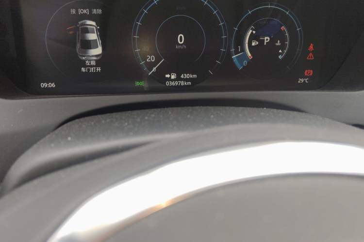 Used Jaguar XEL 2018 2.0T 200 PS Premium Edition Odometer Close Up