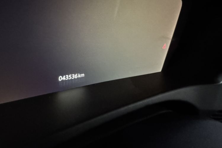 Used Jaguar XEL 2018 2.0T 200 PS Premium Edition Odometer Close Up