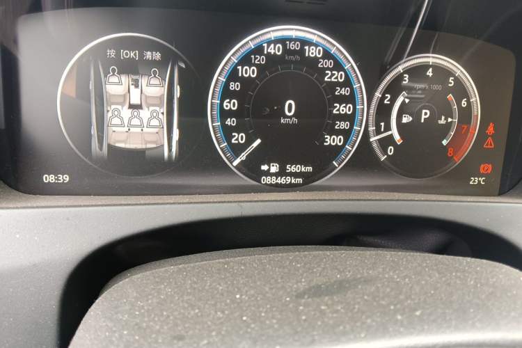 Used Jaguar XEL 2018 2.0T 200 PS Premium Edition Odometer Close Up