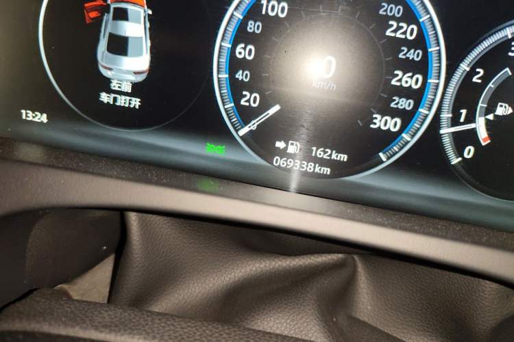 Used Jaguar XEL 2018 2.0T 200 PS Premium Edition Odometer Close Up