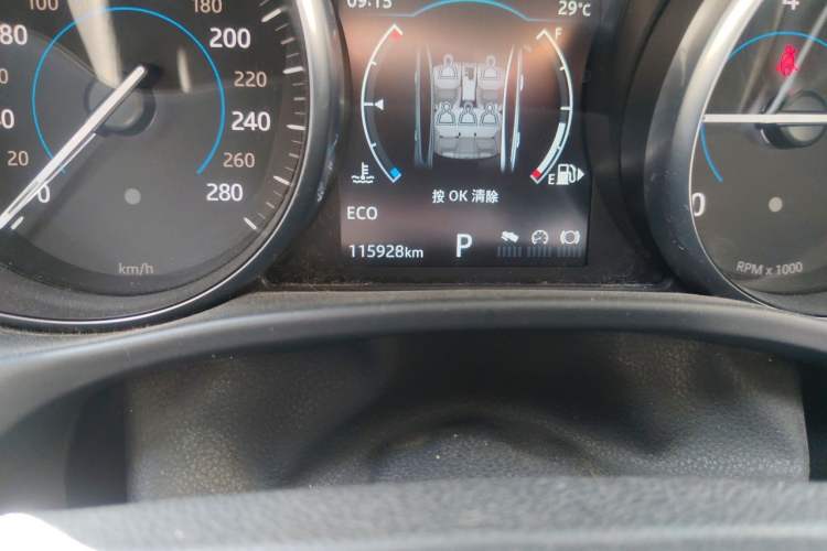 Used Jaguar XEL 2018 2.0T 200 PS Luxury Edition Odometer Close Up