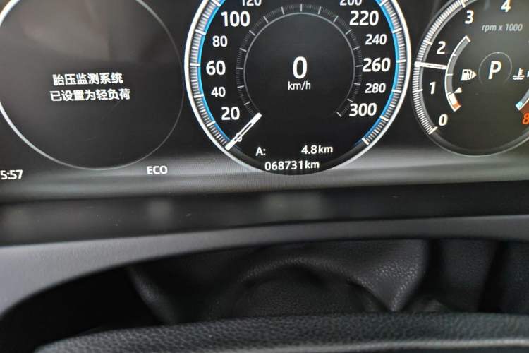 Used Jaguar XEL 2018 2.0T 250 PS Premium Edition Odometer Close Up