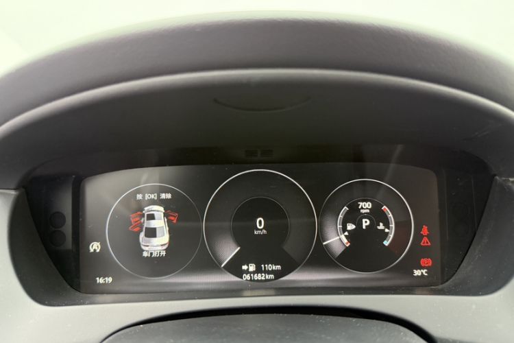 Used Jaguar XEL 2018 2.0T 200 PS First-Edition Limited Edition Odometer Close Up