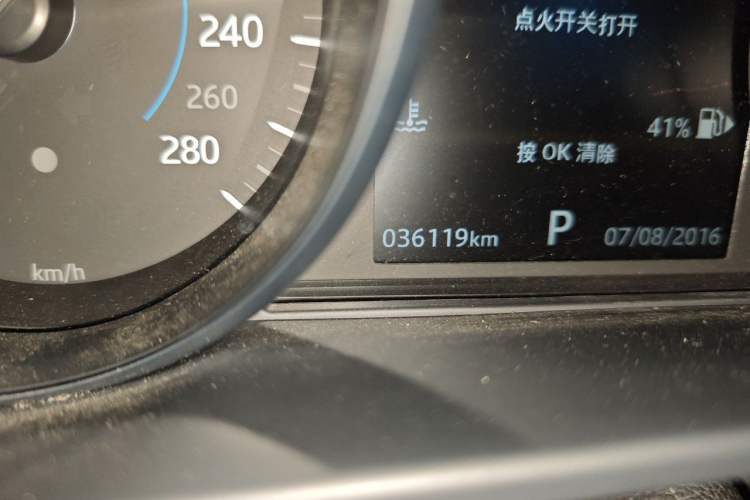 Used Jaguar XEL 2018 2.0T 200 PS Luxury Edition Odometer Close Up